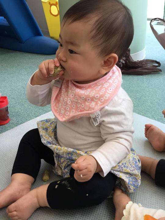 離乳食 授乳 だっこの姿勢について わたなべ歯科 赤ちゃん歯科サイト 春日部 離乳食 授乳 だっこの姿勢について わたなべ歯科 赤ちゃん歯科サイト 春日部